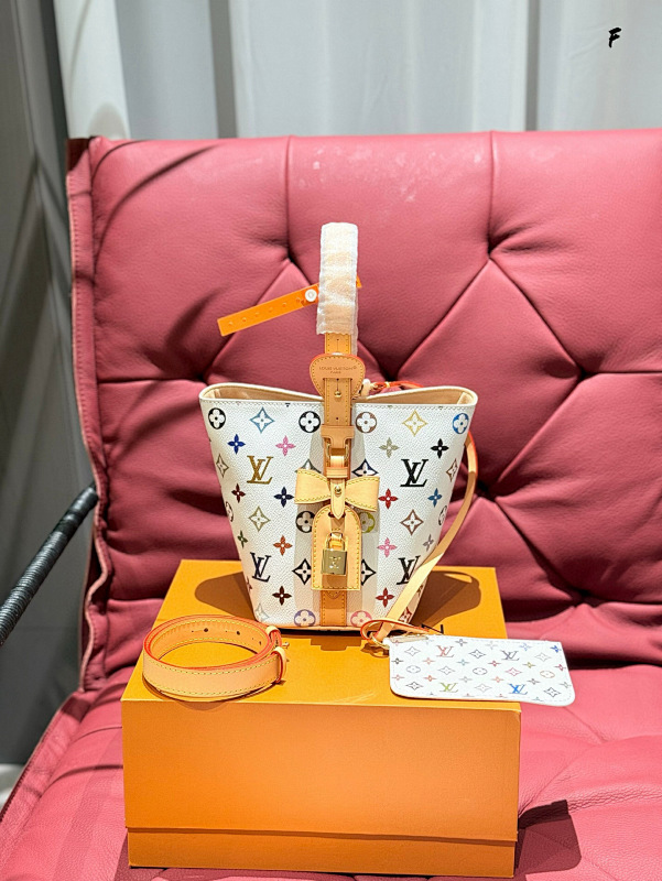 LOUIS VUITTON BAGS (484)