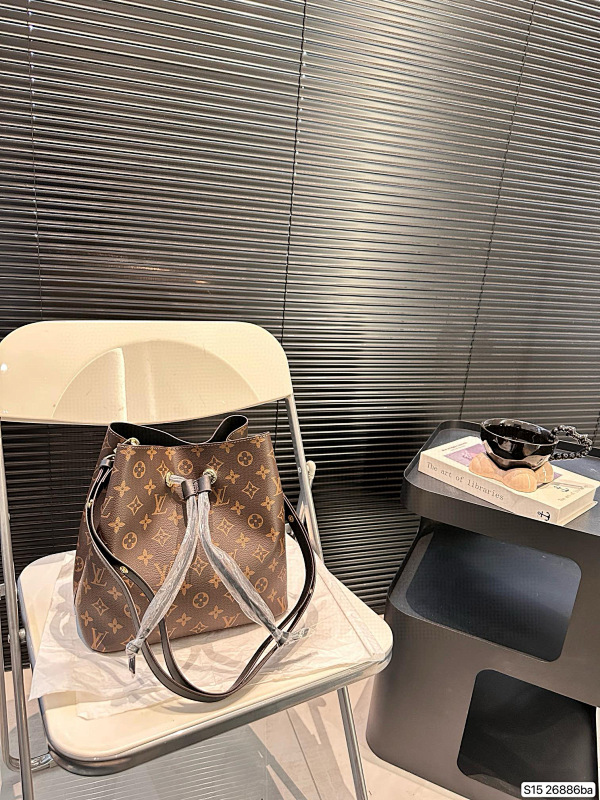 LOUIS VUITTON BAGS (396)