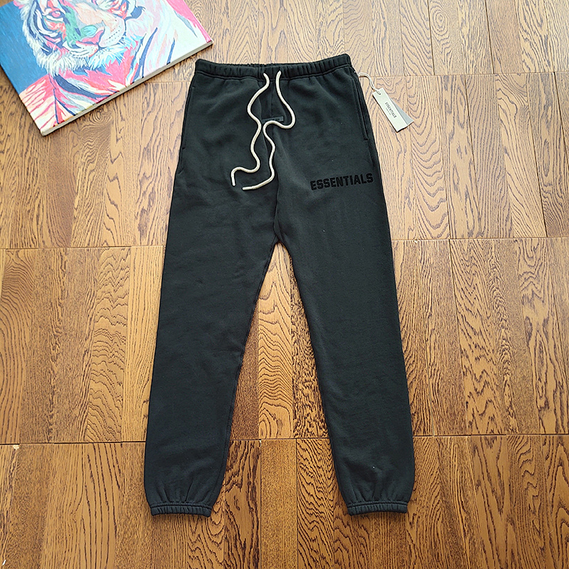 ESSENTIAL SWEATPANTS (42)