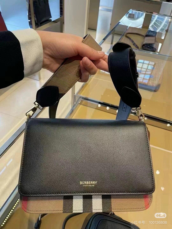 BURBERRY BAGS (117)