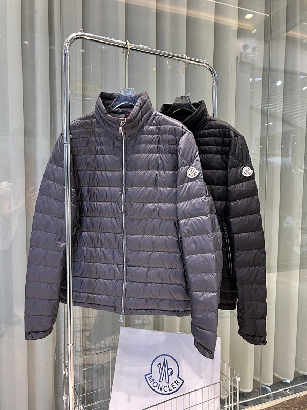 MONCLER PUFFERS (185)