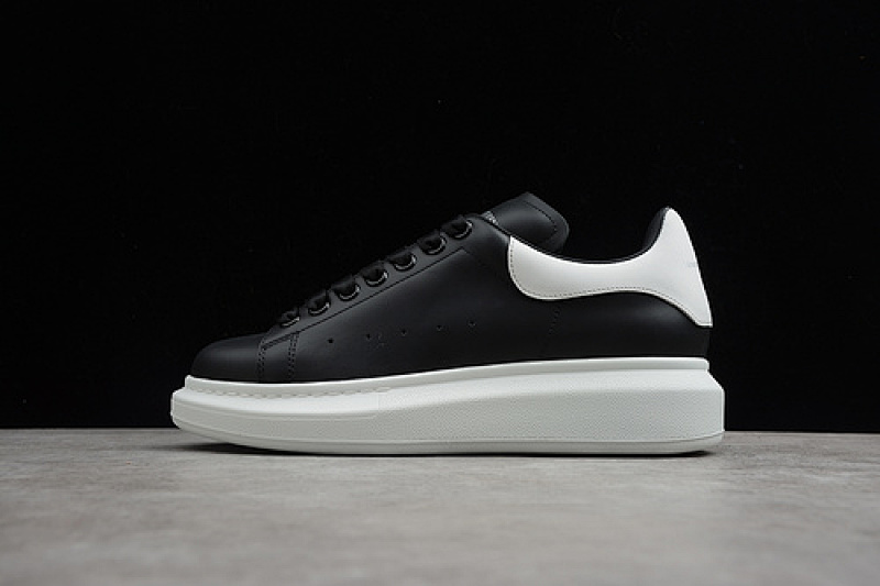 Alexander McQueen Oversized Sneaker (10)
