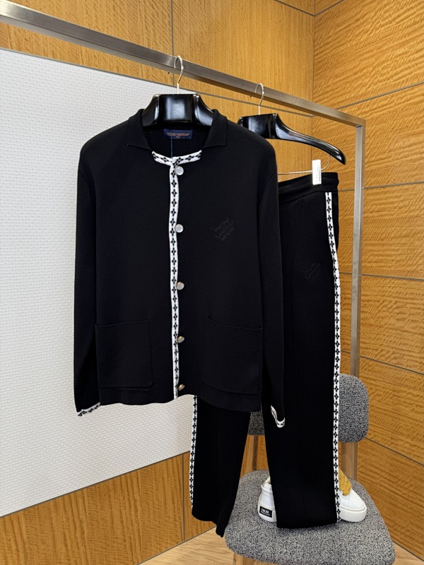 LOUIS VUITTON SNEAKERS