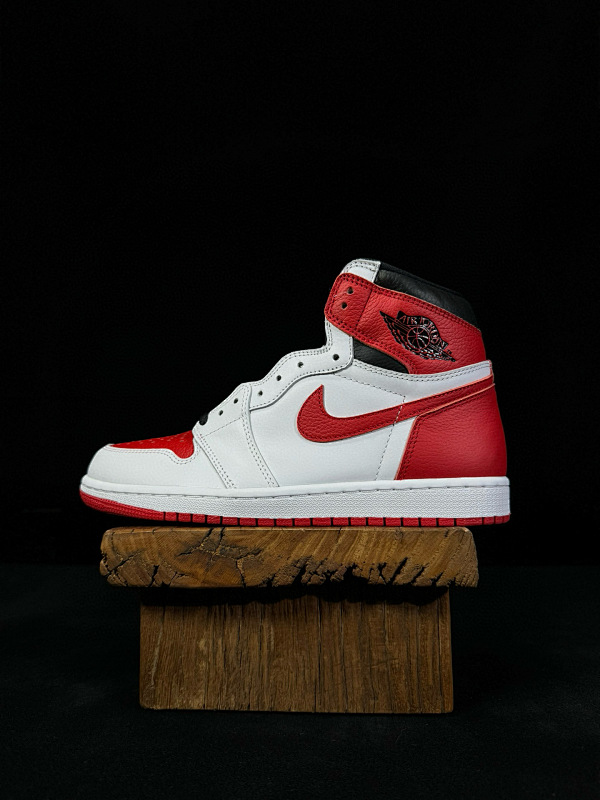 NIKE Air Jordan 1 Retro High OG 'Chicago'