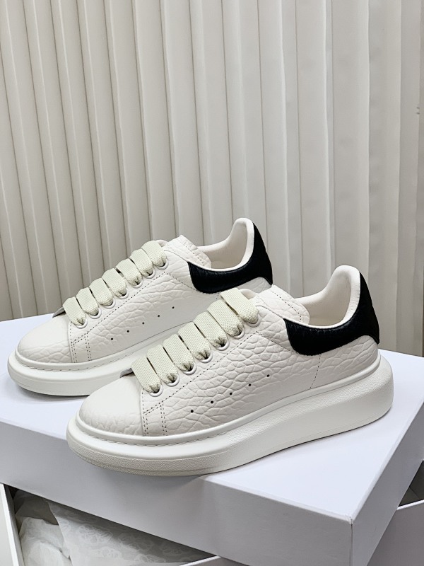 Alexander McQueen Oversized Sneaker (4)