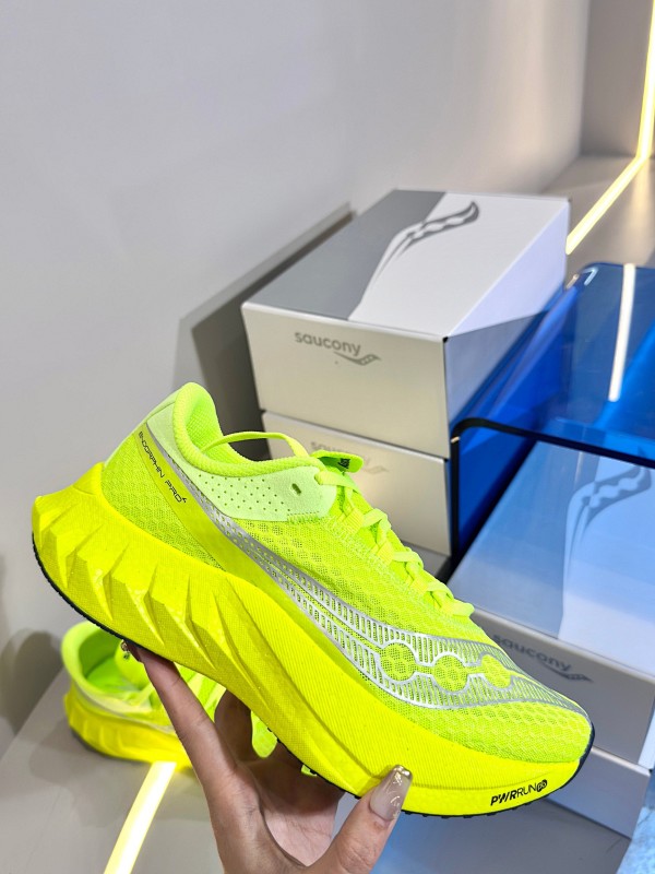 Saucony Endorphin Shift 3 (2)