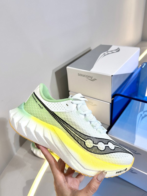 Saucony Endorphin Shift 3 (3)