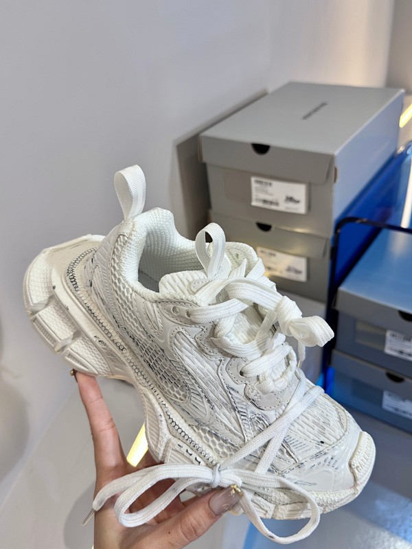 Balenciaga Triple S (2)