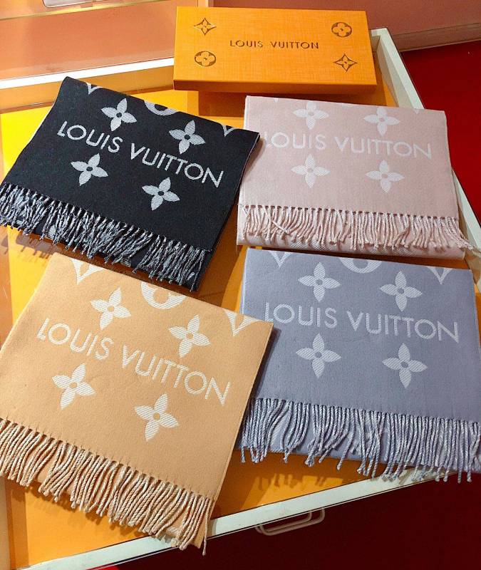 LOUIS VUITTON SCARVES