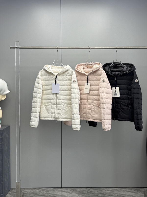 MONCLER PUFFERS (231)