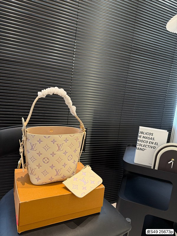 LOUIS VUITTON BAGS (176)