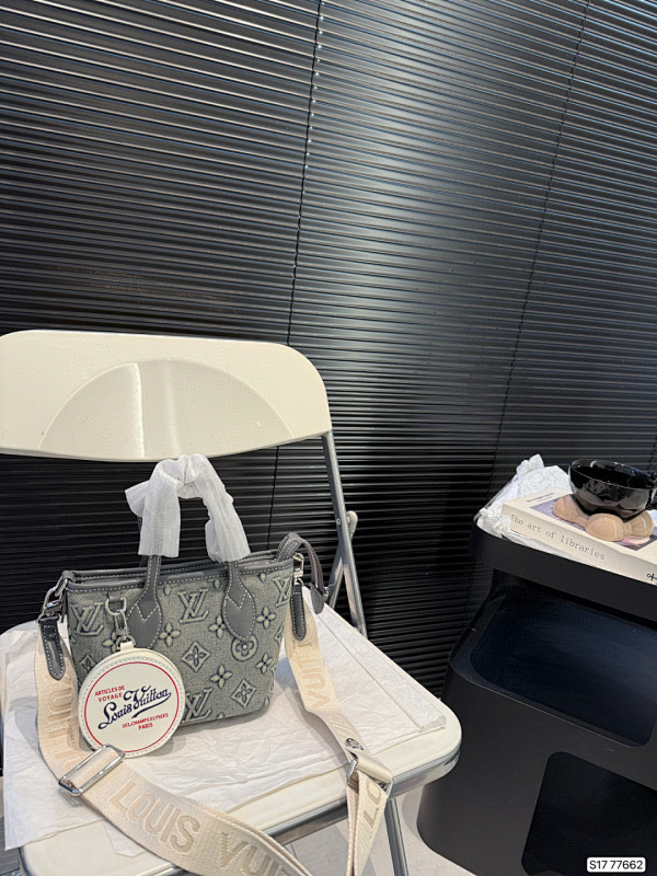 LOUIS VUITTON BAGS (510)