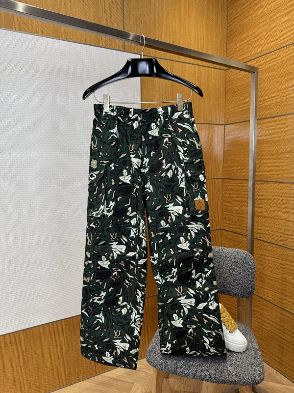 LOUIS VUITTON PANTS (16)
