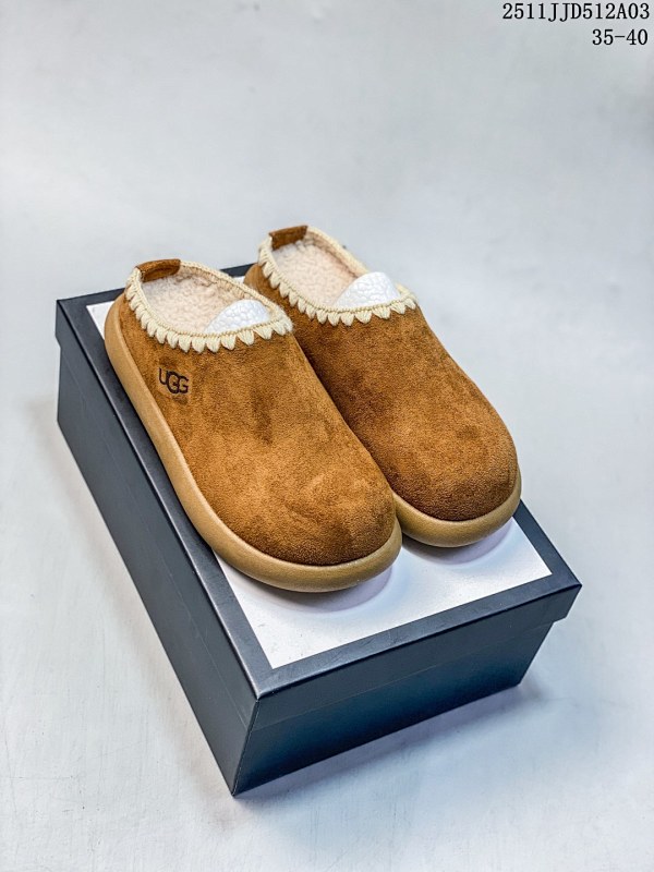 UGG slippers (2)