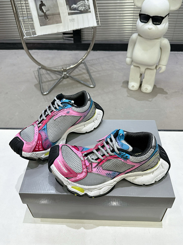 BALENCIAGA Triple S (3)