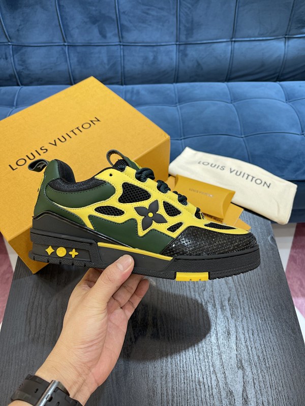 LOUIS VUITTON L@V Trainer Sneakers (180)