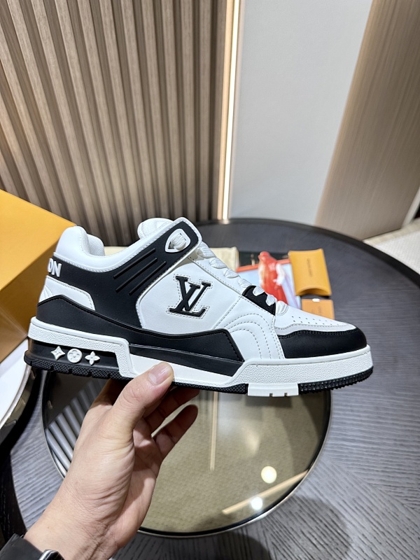 LOUIS VUITTON L@V Trainer Sneakers (74)