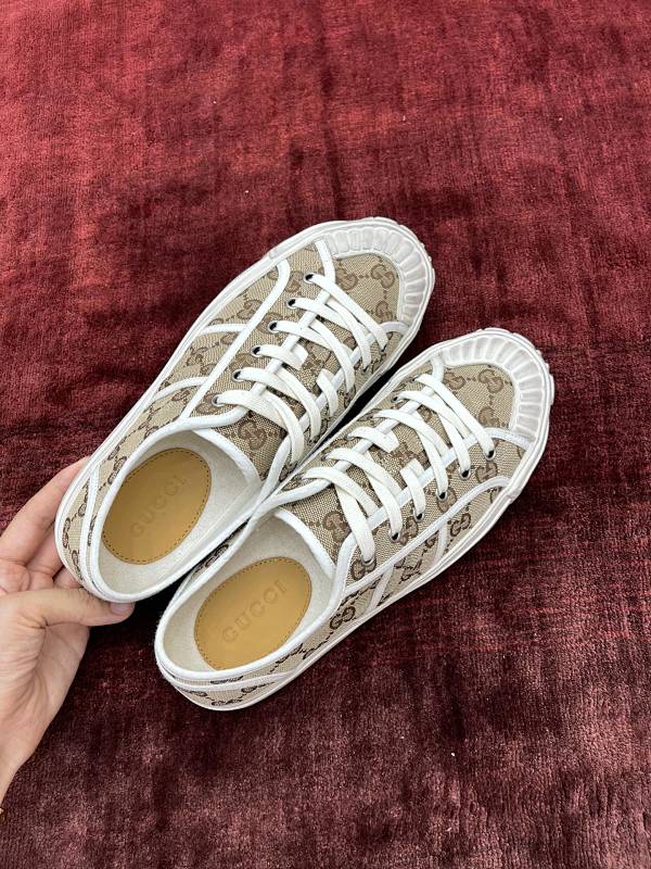 GUCCI SHOES (101)