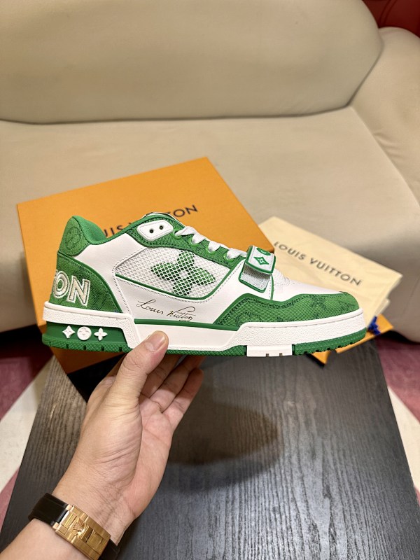 LOUIS VUITTON L@V Trainer Sneakers (128)