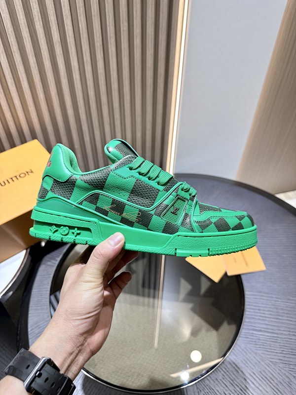 LOUIS VUITTON L@V Trainer Sneakers (81)