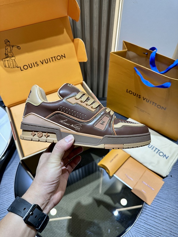 LOUIS VUITTON L@V Trainer Sneakers (16)