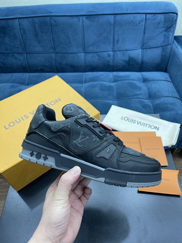 LOUIS VUITTON L@V Trainer Sneakers (137)