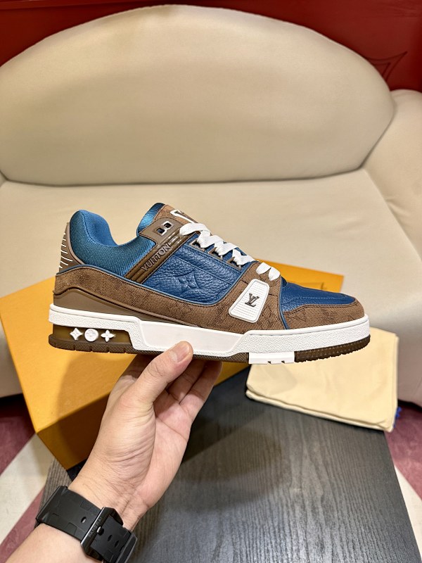 LOUIS VUITTON L@V Trainer Sneakers (145)