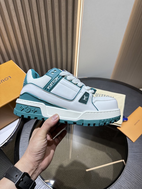LOUIS VUITTON L@V Trainer Sneakers (57)