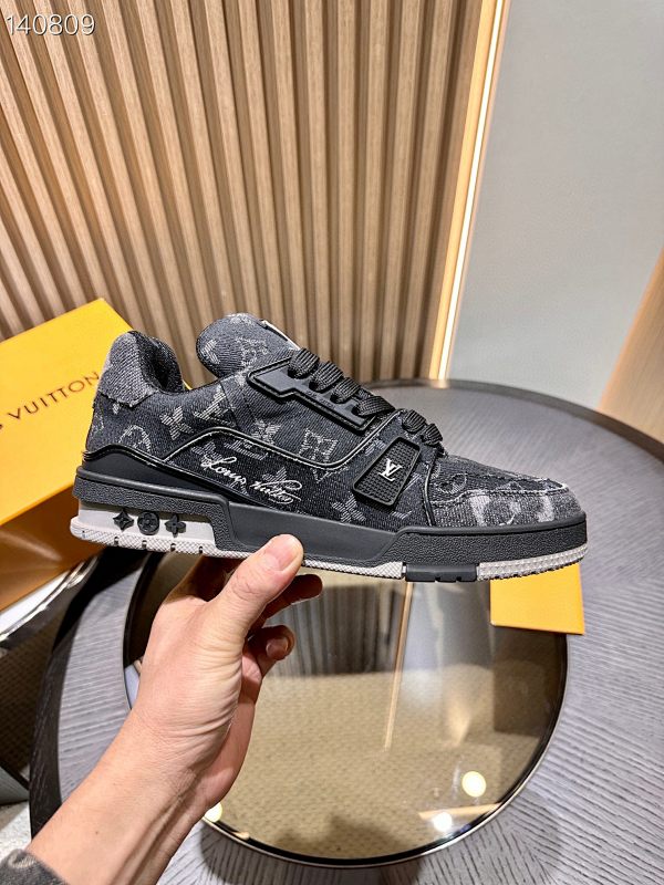 LOUIS VUITTON L@V Trainer Sneakers (61)