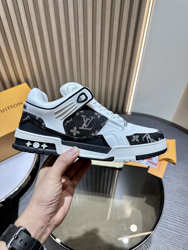 LOUIS VUITTON SKATE TRAINER (130)