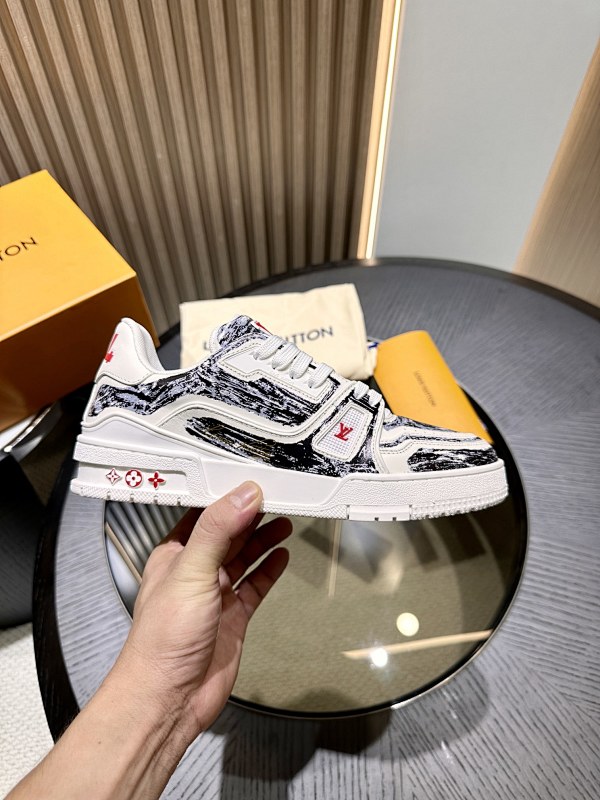 LOUIS VUITTON SKATE TRAINER (155)
