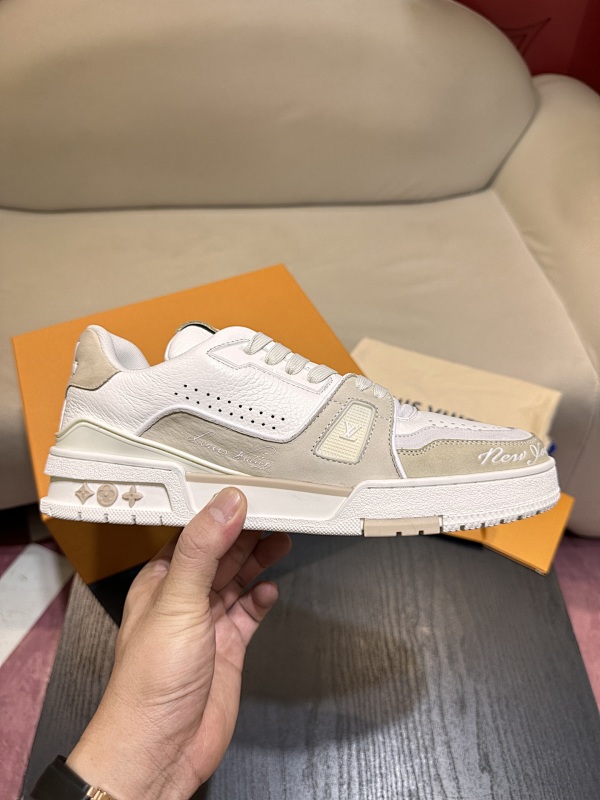 LOUIS VUITTON L@V Trainer Sneakers (131)