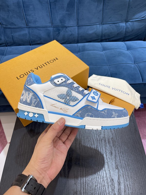 LOUIS VUITTON L@V Trainer Sneakers (134)