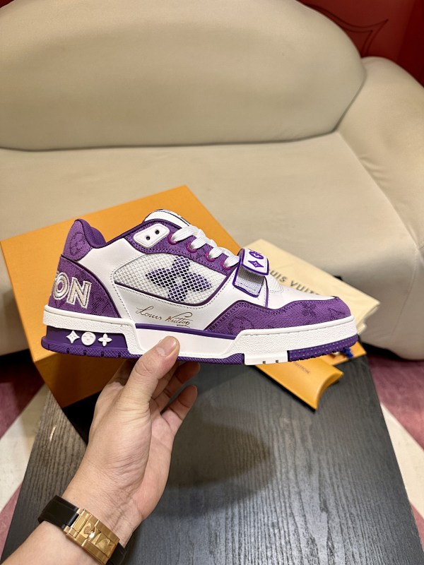 LOUIS VUITTON L@V Trainer Sneakers (127)