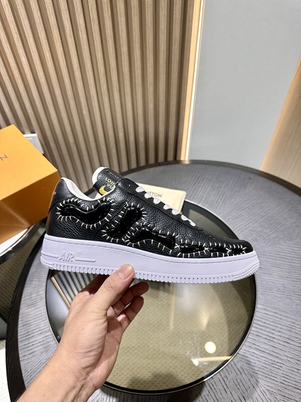 LOUIS VUITTON L@V x Nike Sneakers (6)