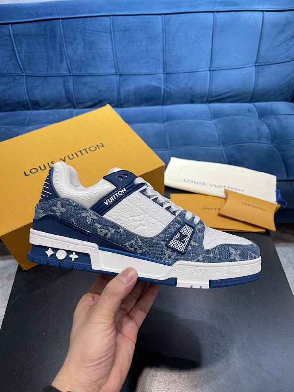 LOUIS VUITTON L@V Trainer Sneakers (114)