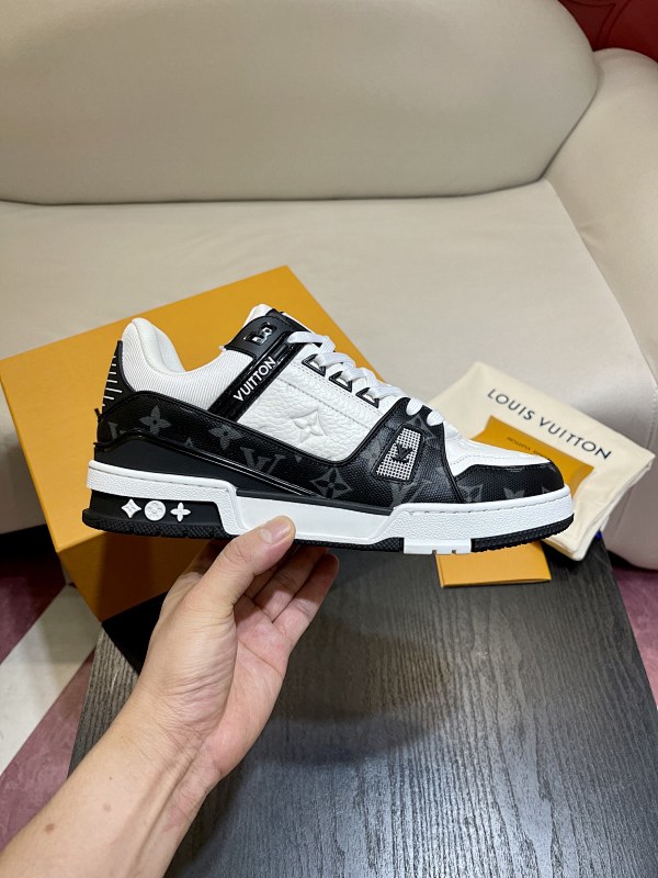 LOUIS VUITTON SKATE TRAINER (231)