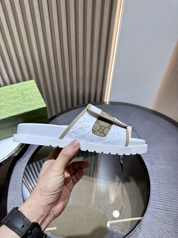 GUCCI SHOES (132)