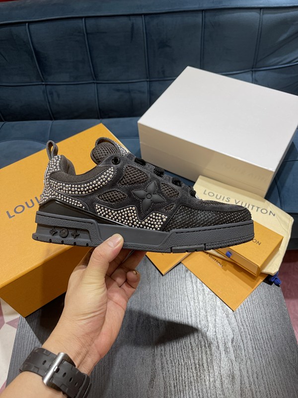 LOUIS VUITTON SKATE TRAINER (233)
