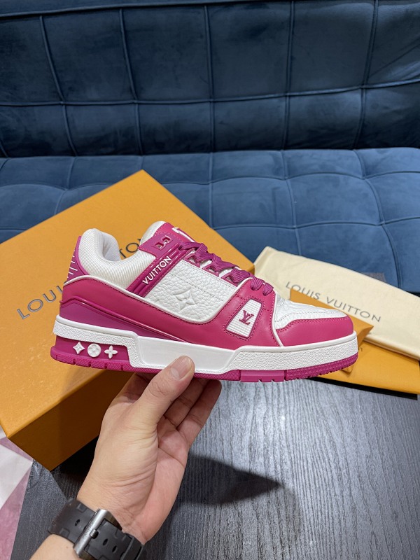 LOUIS VUITTON L@V Trainer Sneakers (141)