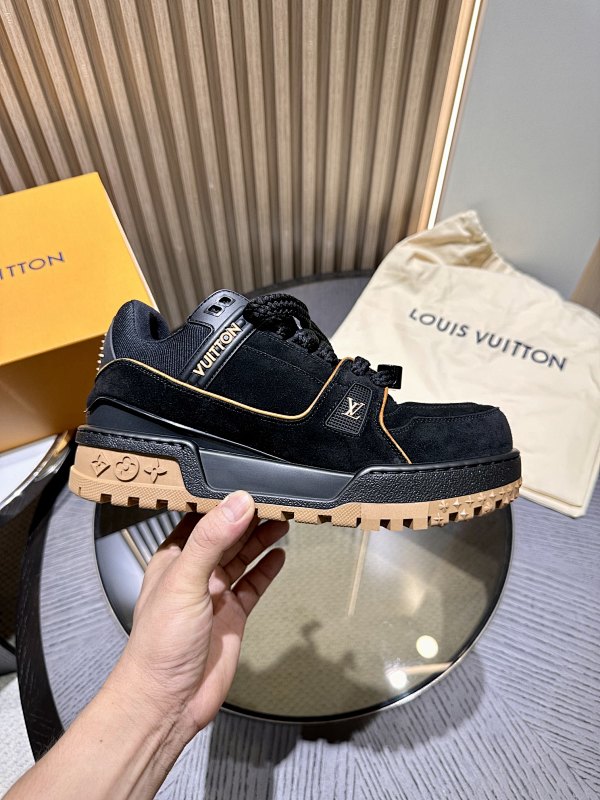 LOUIS VUITTON SKATE TRAINER (105)