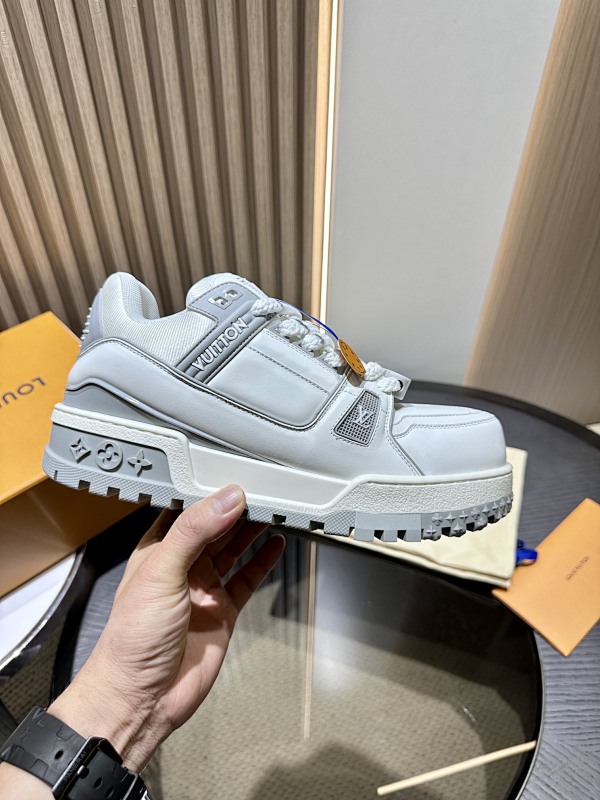 LOUIS VUITTON LV Trainer Sneakers