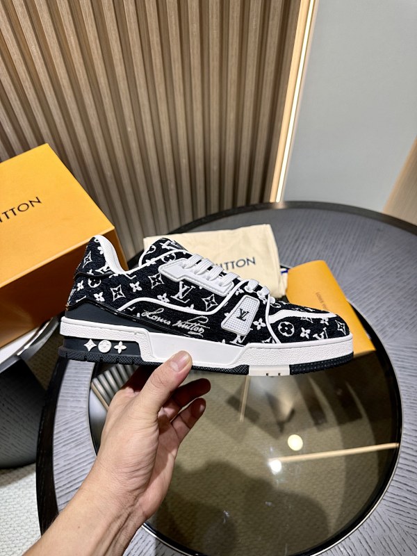 LOUIS VUITTON SKATE TRAINER (153)