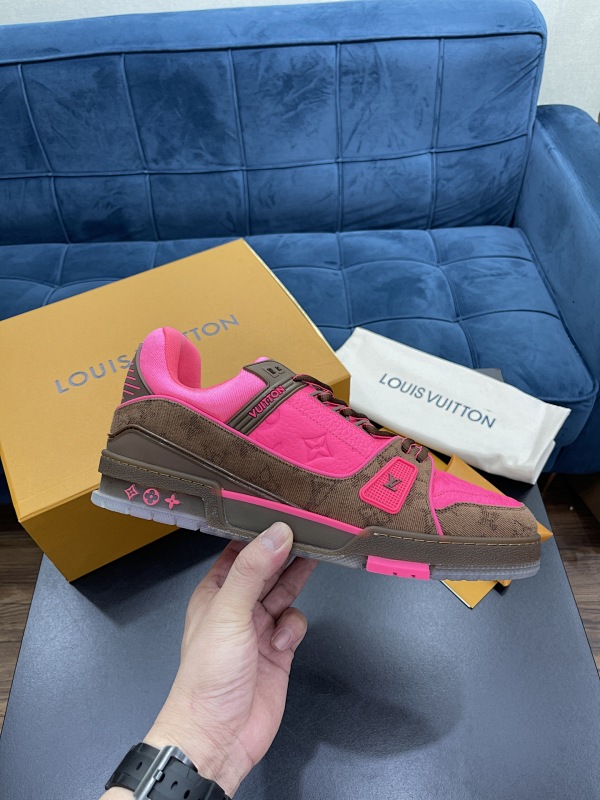 LOUIS VUITTON L@V Trainer Sneakers (168)