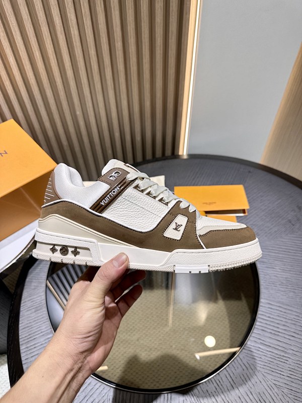 LOUIS VUITTON L@V Trainer Sneakers (34)