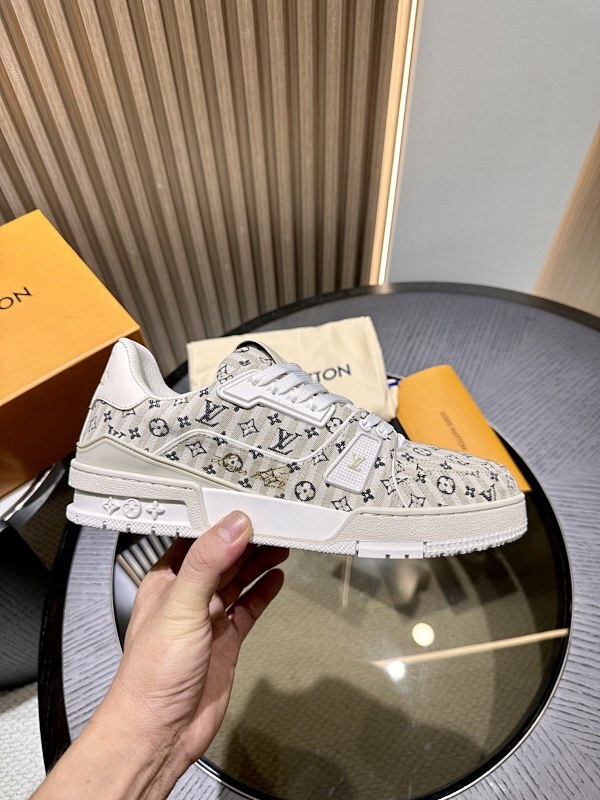 LOUIS VUITTON L@V Trainer Sneakers (100)