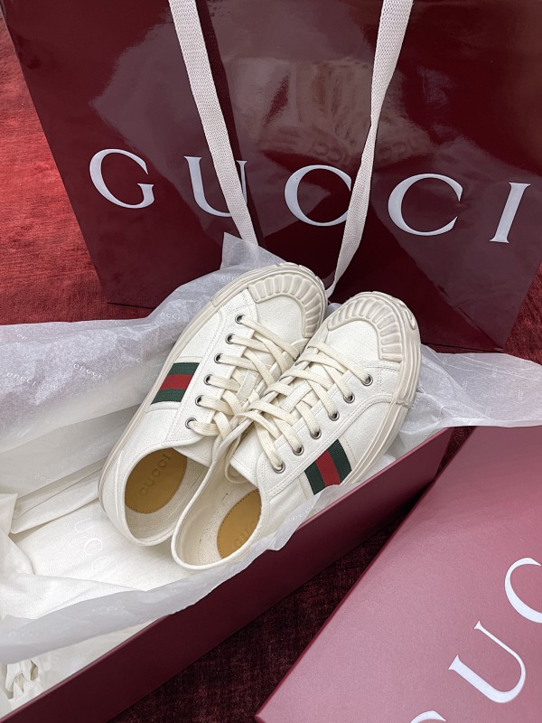 GUCCI SHOES (102)