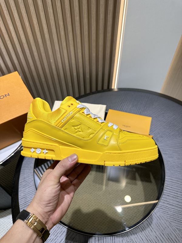 LOUIS VUITTON L@V Trainer Sneakers (39)