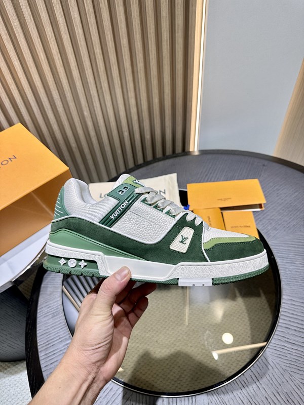 LOUIS VUITTON L@V Trainer Sneakers (35)