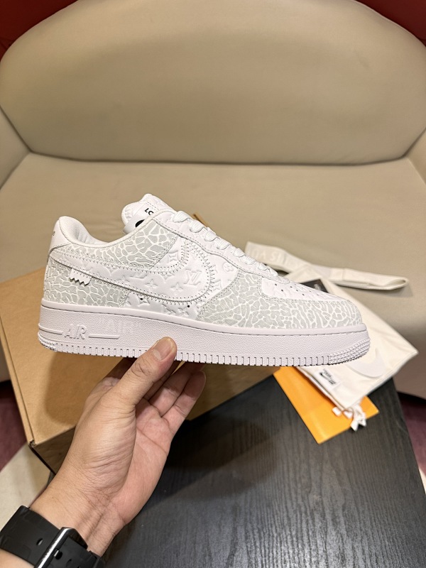 LOUIS VUITTON L@V x Nike Air Force 1 (8)